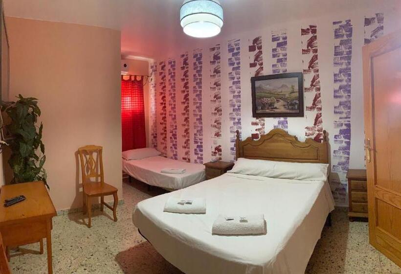 פנסיון Hostal Seseña