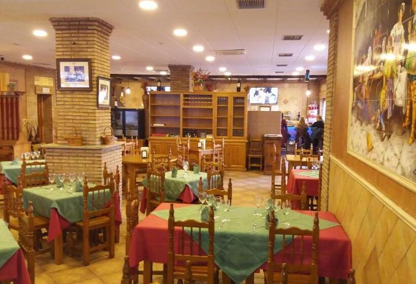 פנסיון Hostal Seseña