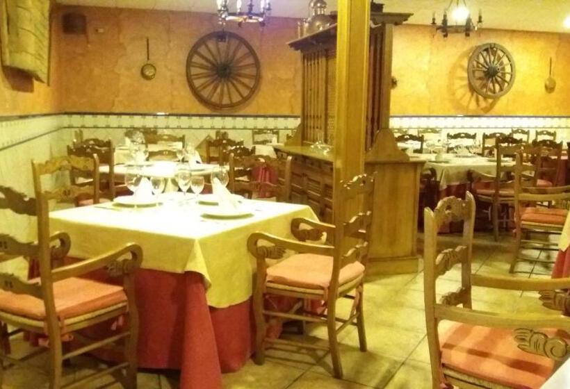 פנסיון Hostal Seseña