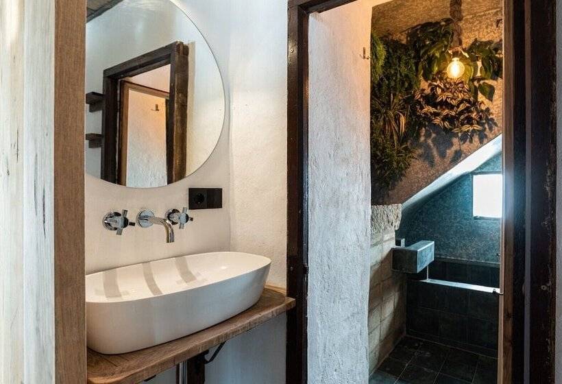 Общежитие La Fonda Antigua Adults Only