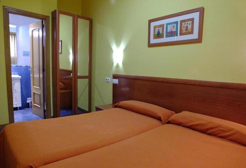پانسیون Hostal Los Claveles