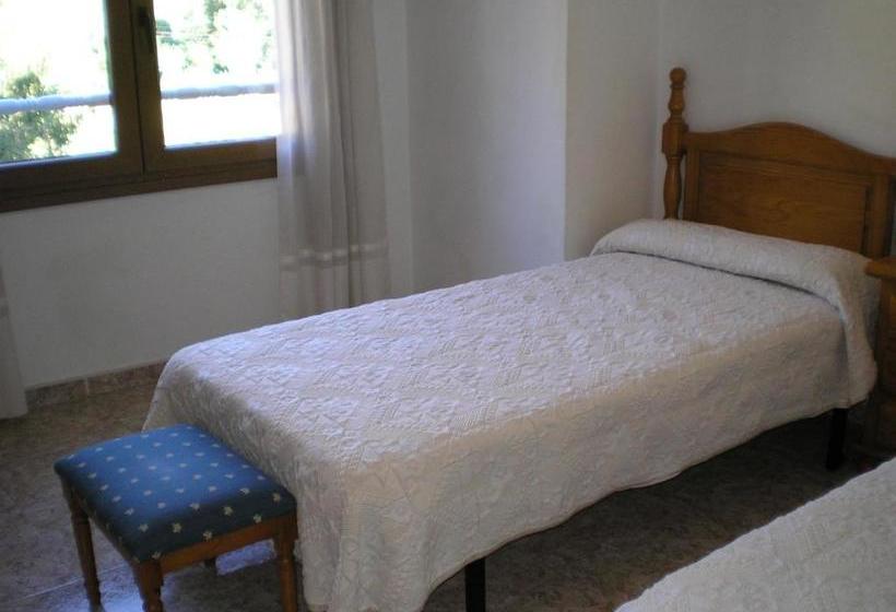פנסיון Hostal Maurin