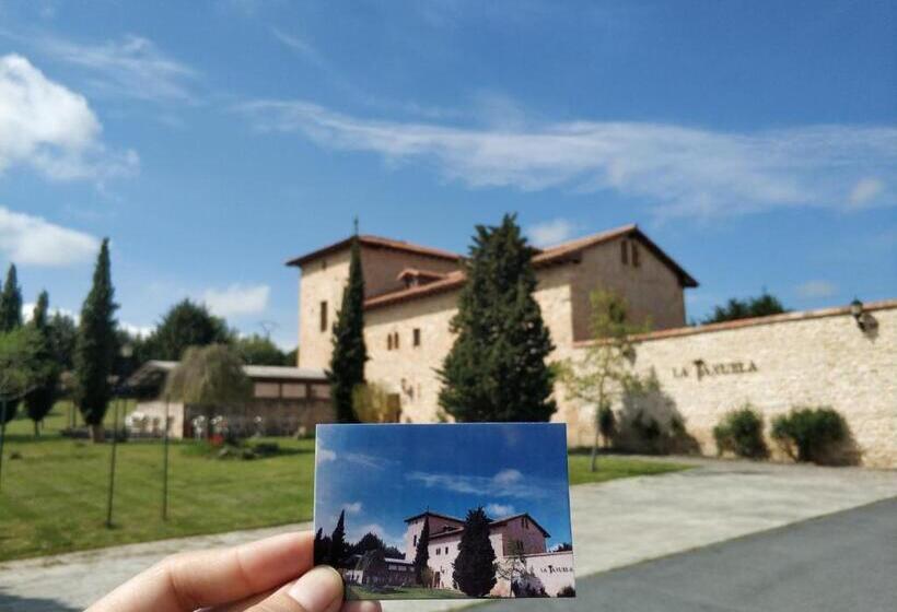 فندق صغير Posada Torre Palacio La Taxuela