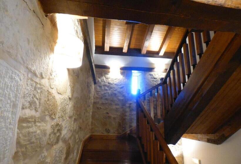 فندق صغير Posada Torre Palacio La Taxuela