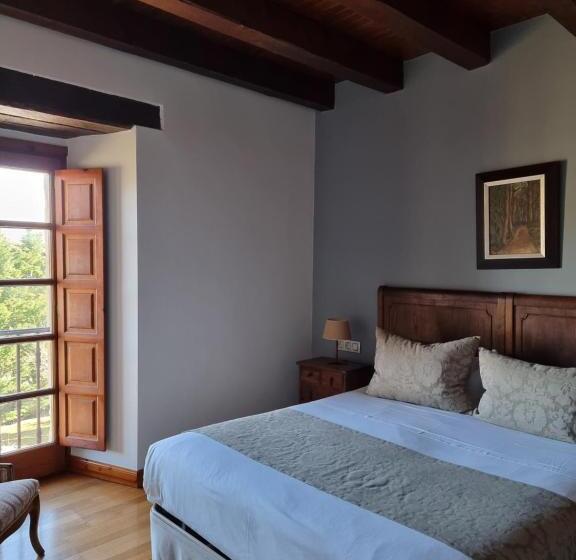 فندق صغير Posada Torre Palacio La Taxuela