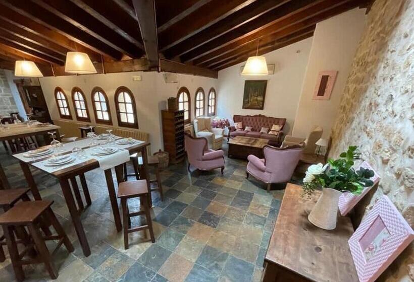فندق صغير Posada Torre Palacio La Taxuela