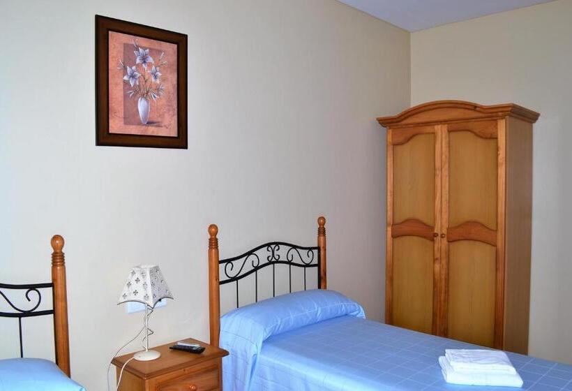 פנסיון Hostal La Encina