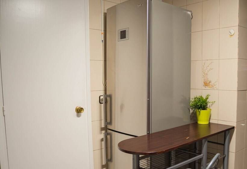 پانسیون Go Bcn Hostal Ideal Badal   Hostel