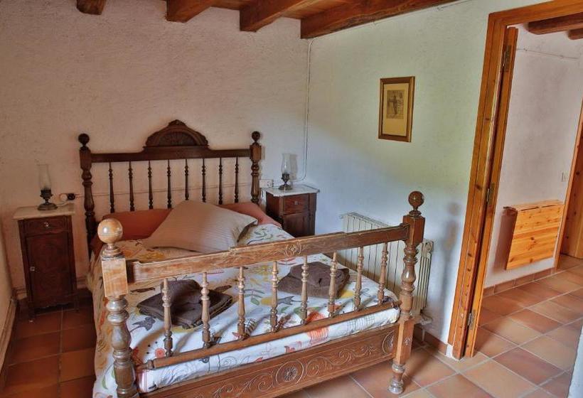 هتل Hostal Rural Masia El Buxaus Montseny