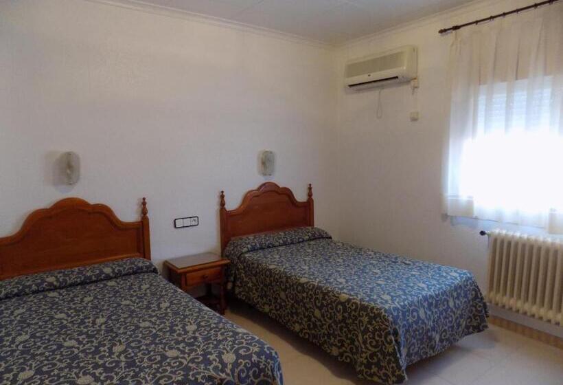 بنسيون Hostal Amigo