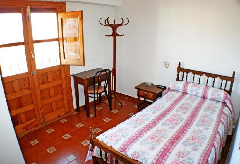 بنسيون Mesón De Lagartera