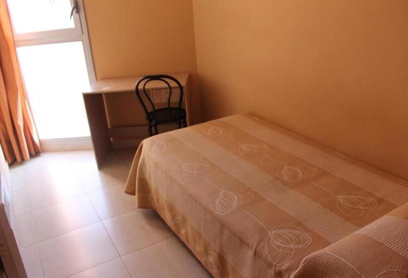 پانسیون Hostal Cal Siles