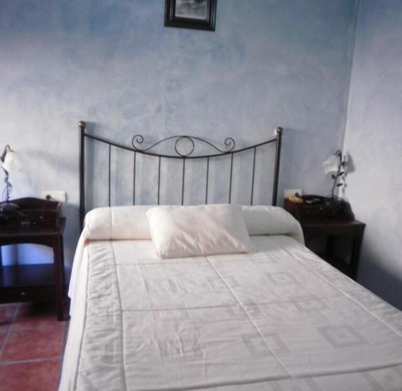بنسيون Hostal El Olmo