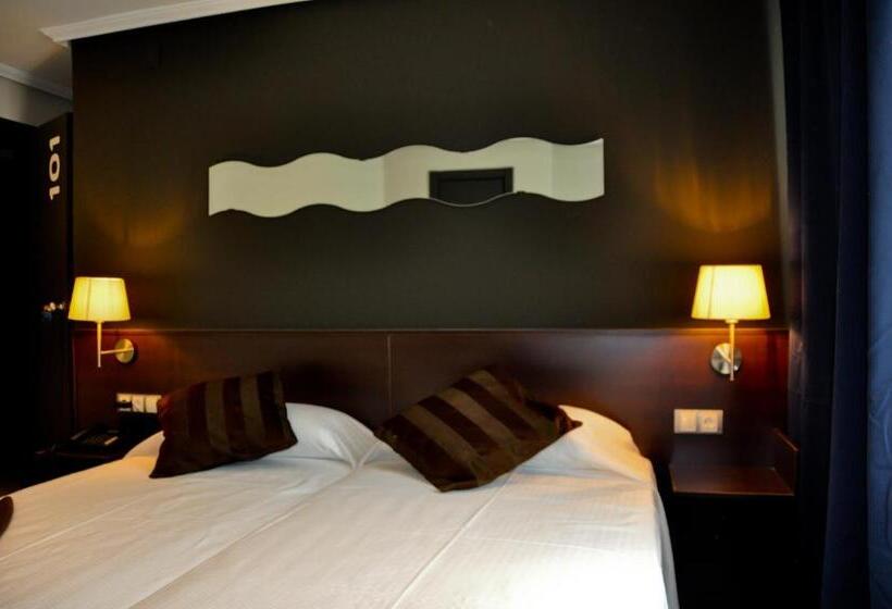 پانسیون Hostal La Rotonda