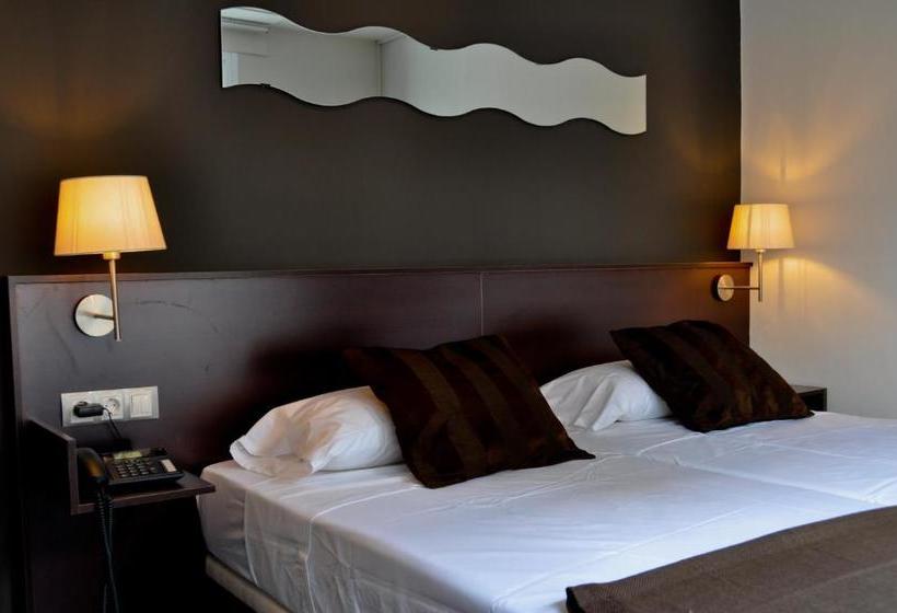 پانسیون Hostal La Rotonda