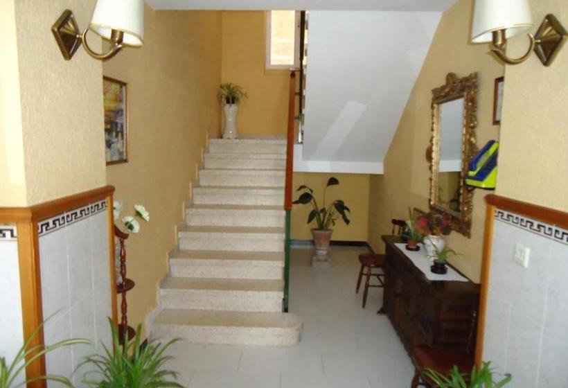 Pensión Hostal Los Claveles