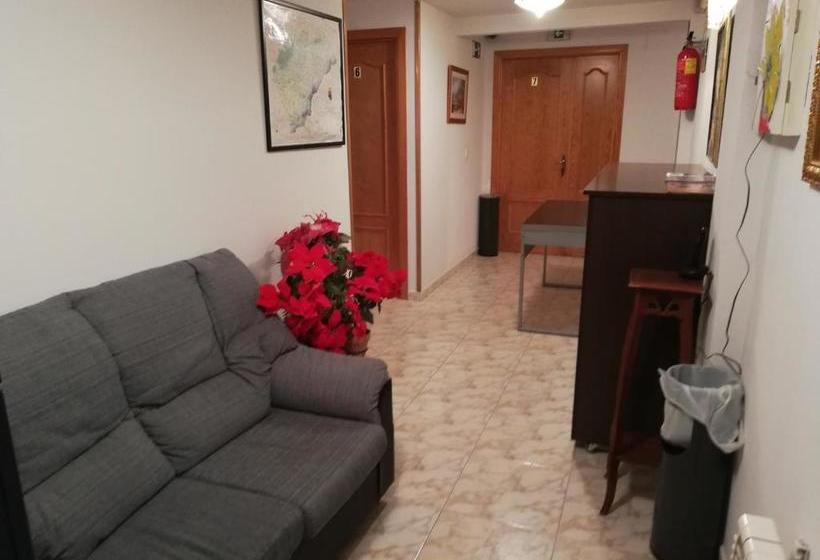 بنسيون Hostal Residencia Taray
