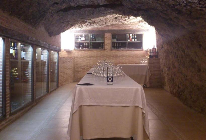 پانسیون Hostal Restaurante La Muralla