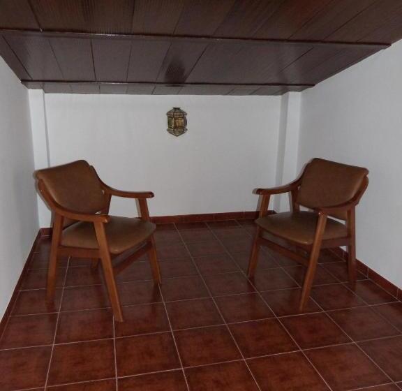 بنسيون Hostal Restaurante Las Canteras