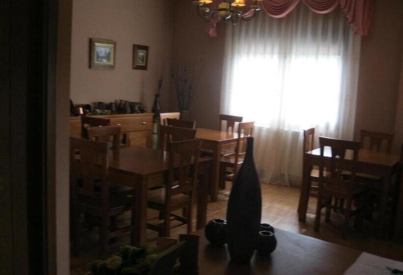 پانسیون Hostal Sol De La Vega