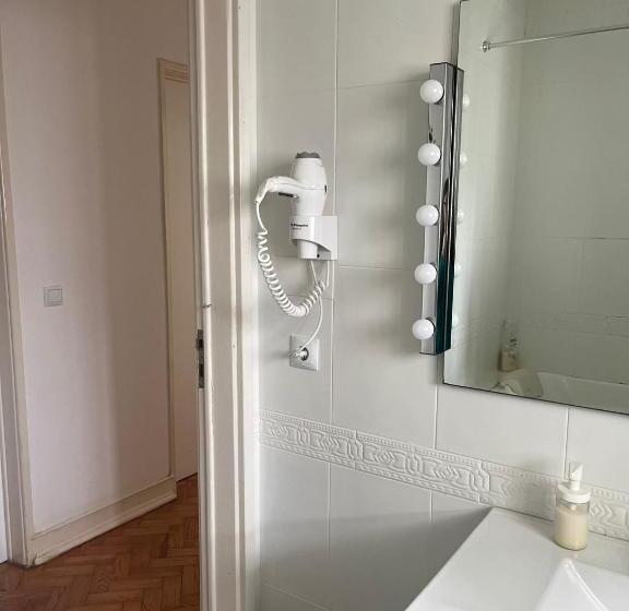 پانسیون Alvalade Ii Airport Guest House