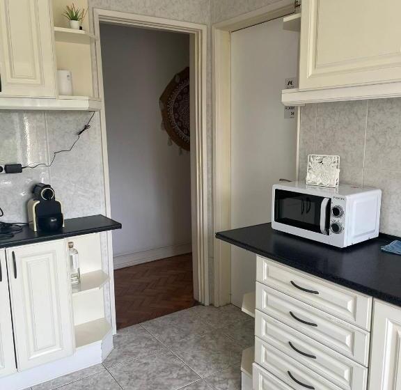 پانسیون Alvalade Ii Airport Guest House