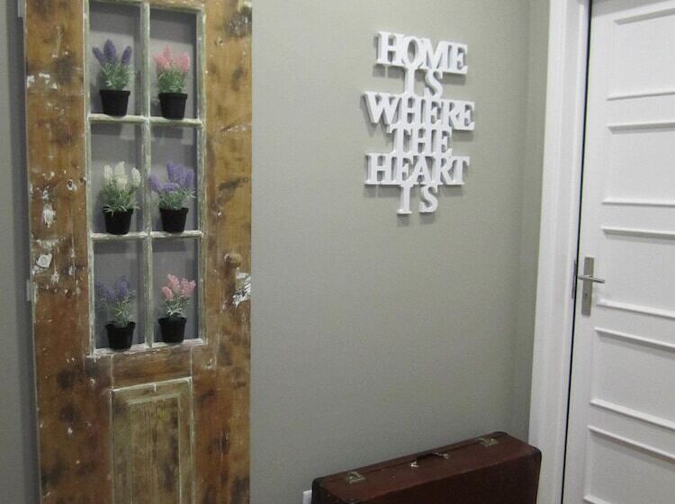 پانسیون Alvalade Ii Airport Guest House