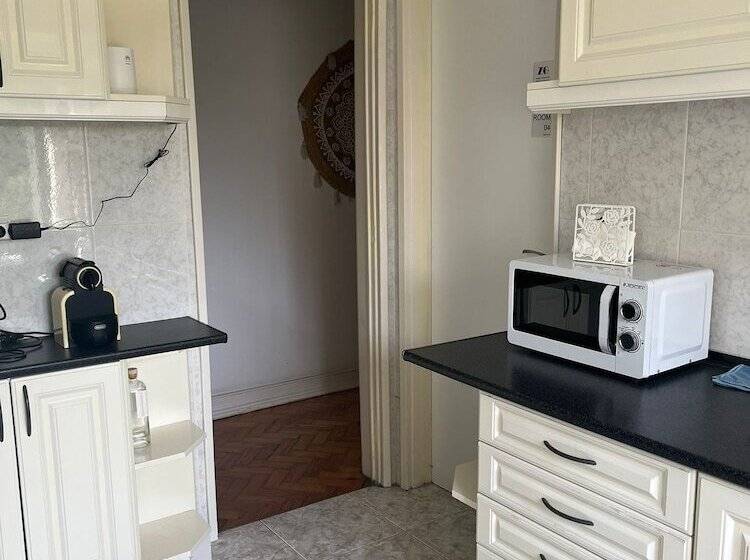 پانسیون Alvalade Ii Airport Guest House