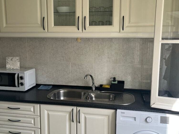 پانسیون Alvalade Ii Airport Guest House