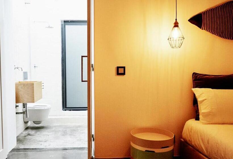 ペンション Bonvalot Guest House