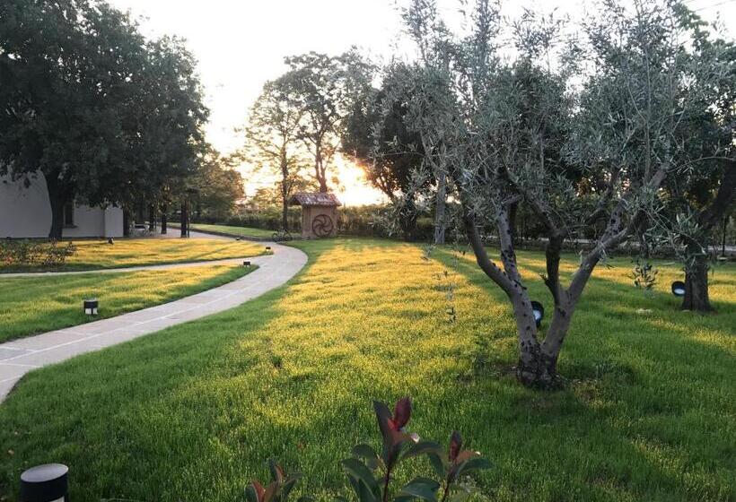 هتل Agriturismo La Rinaldina