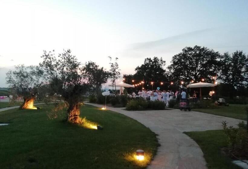 هتل Agriturismo La Rinaldina