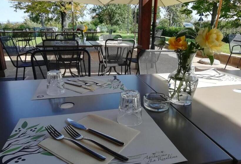 هتل Agriturismo La Rinaldina