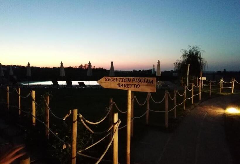 هتل Agriturismo La Rinaldina