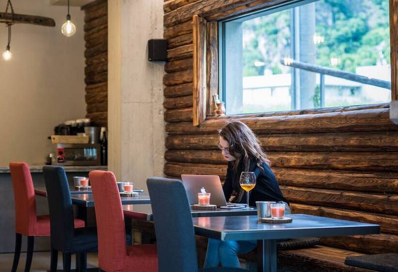 فندق Arbule Agriturismo & Spa Valtellina
