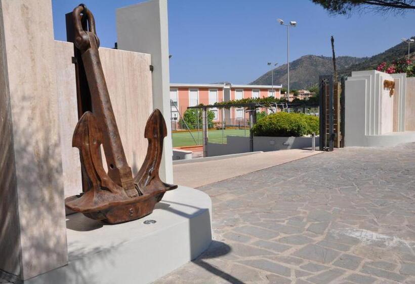 Ancora Resort