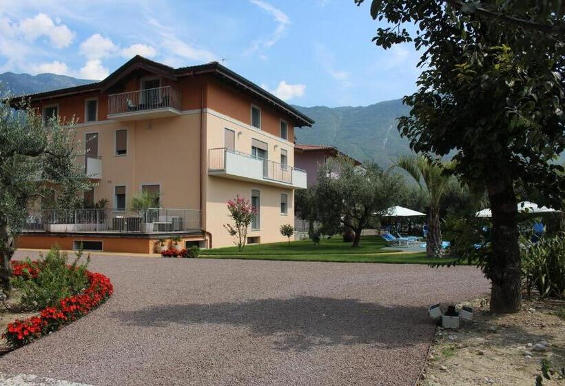 هتل Agritur Il Melograno