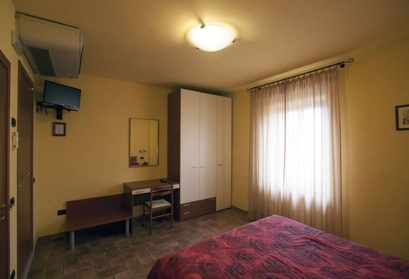 بنسيون Camere Santucci