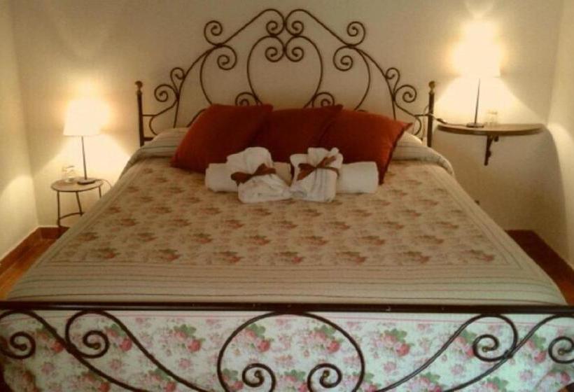 فندق Cascina Formighezzo