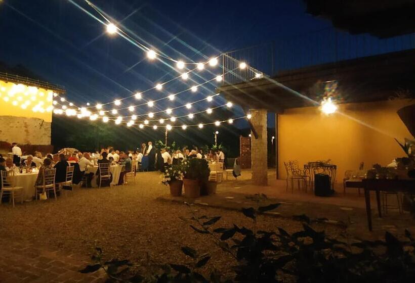 فندق Cascina Formighezzo