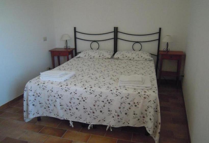 فندق Cascina Formighezzo