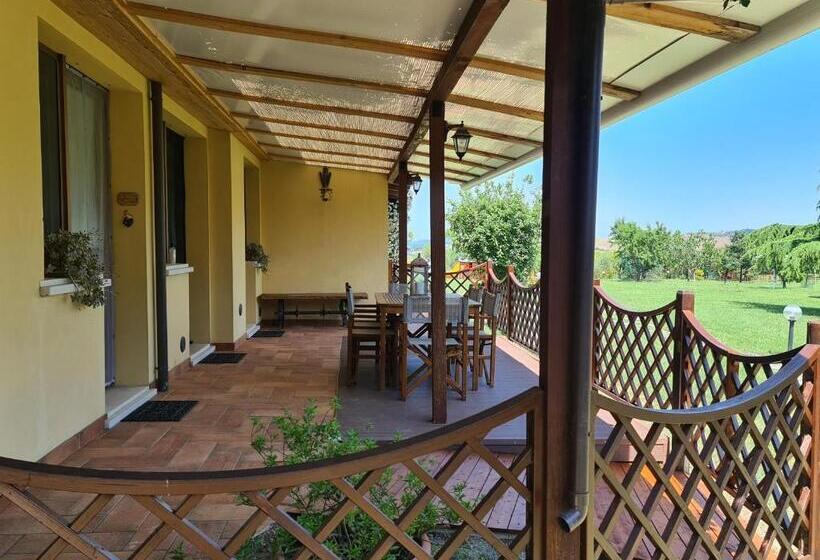 فندق Agriturismo Papaveri E Papere