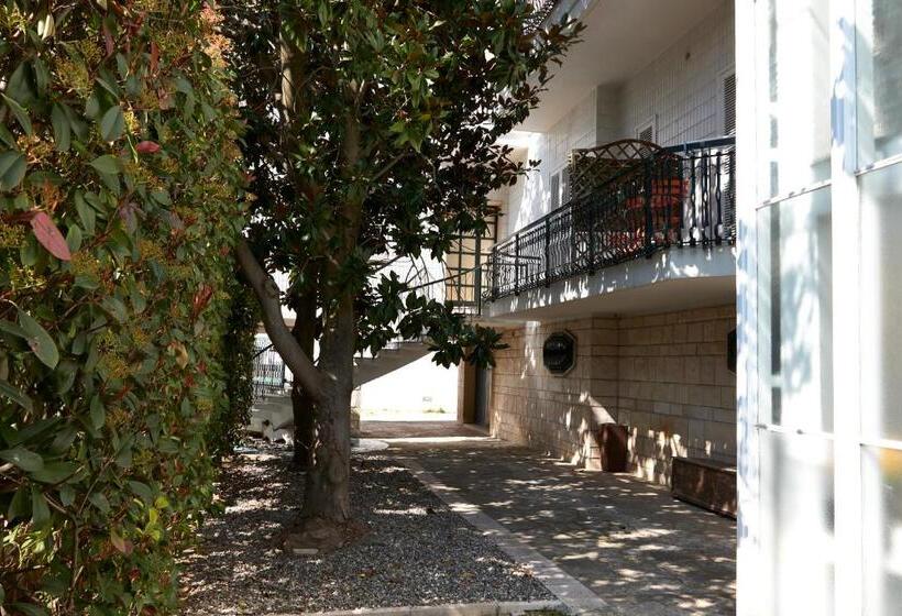 پانسیون Il Giardino Di Flora   Piscina & Jacuzzi