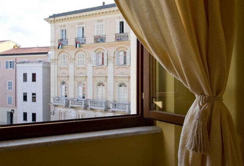 پانسیون Piazza Azuni 18 Guest House