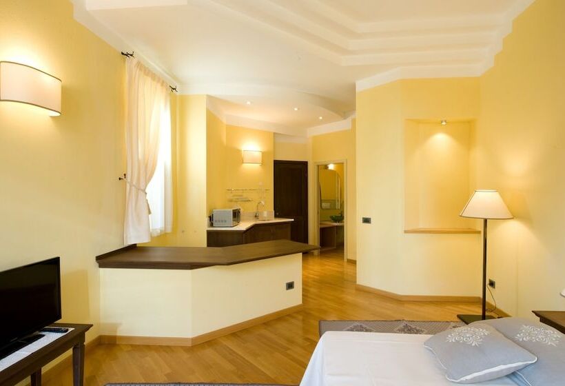 پانسیون Piazza Azuni 18 Guest House