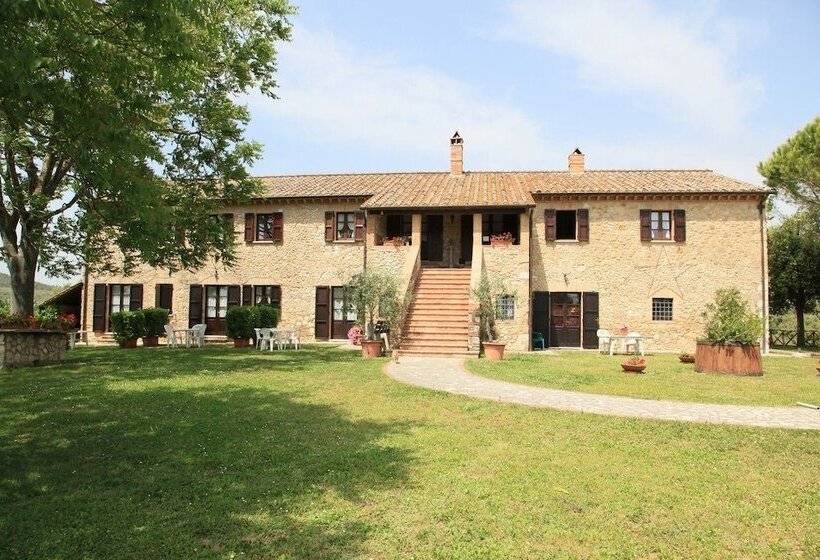 فندق Agriturismo Podere Luchiano