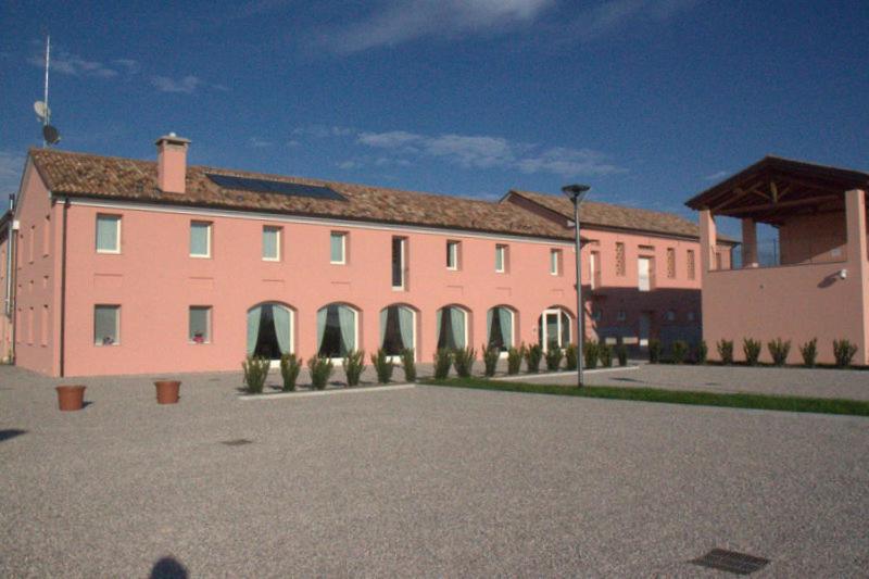 هتل Arneroni