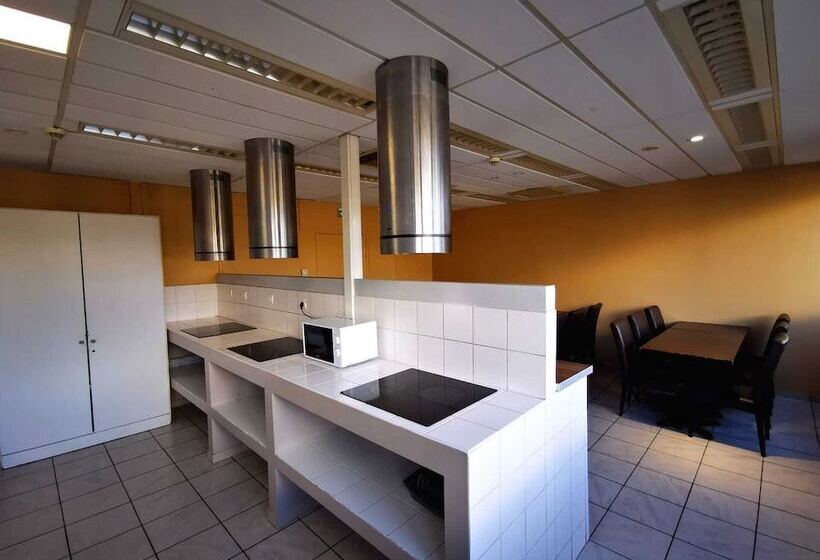 Paris Par Trains, Area, Studios Avec Salle De Bain Et Kitchenette Privées, Ou, Chambres Avec Salles