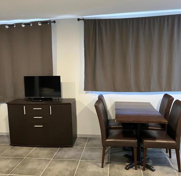 Paris Par Trains, Area, Studios Avec Salle De Bain Et Kitchenette Privées, Ou, Chambres Avec Salles