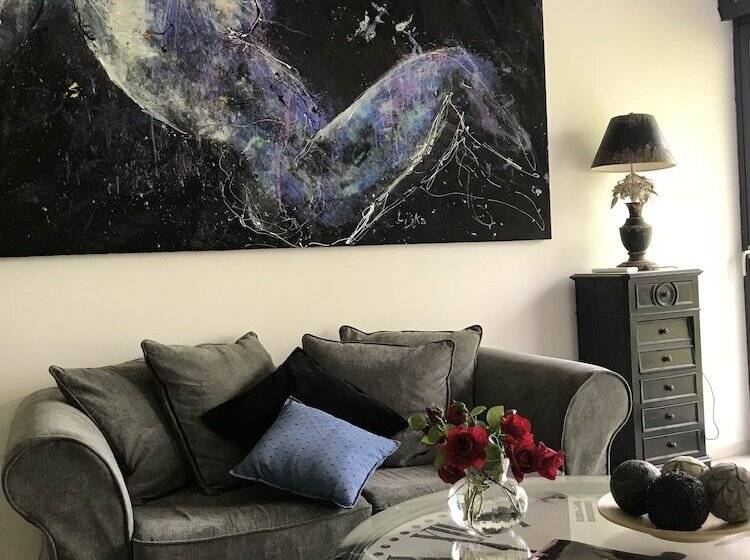 بنسيون La Maison D Inès And Ugolin & Spa